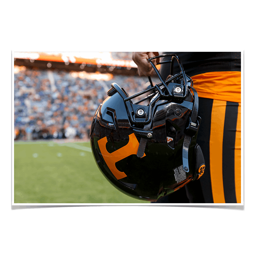 LOOK: Images of Tennessee's New Black Helmet and Dark Mode Uniforms  Released